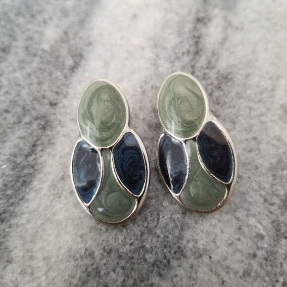 Vintage Gray Enamel Post Earrings, Minimal Circular Design, Silver Tone Setting - Picture 5 of 5